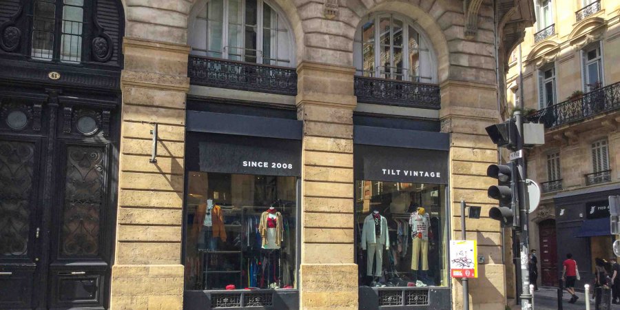 Facciata del negozio di seconda mano Tilt Vintage all'angolo di 61 cours d'Alsace-et-Lorraine a Bordeaux