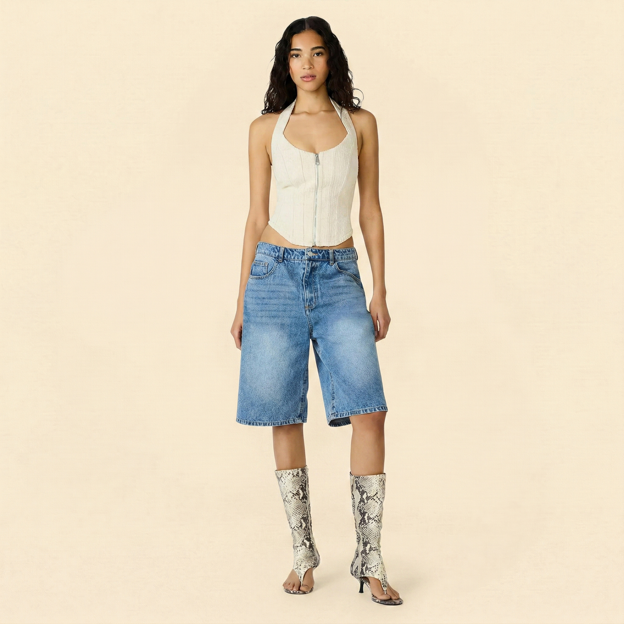 Woman in music festical corset and jorts