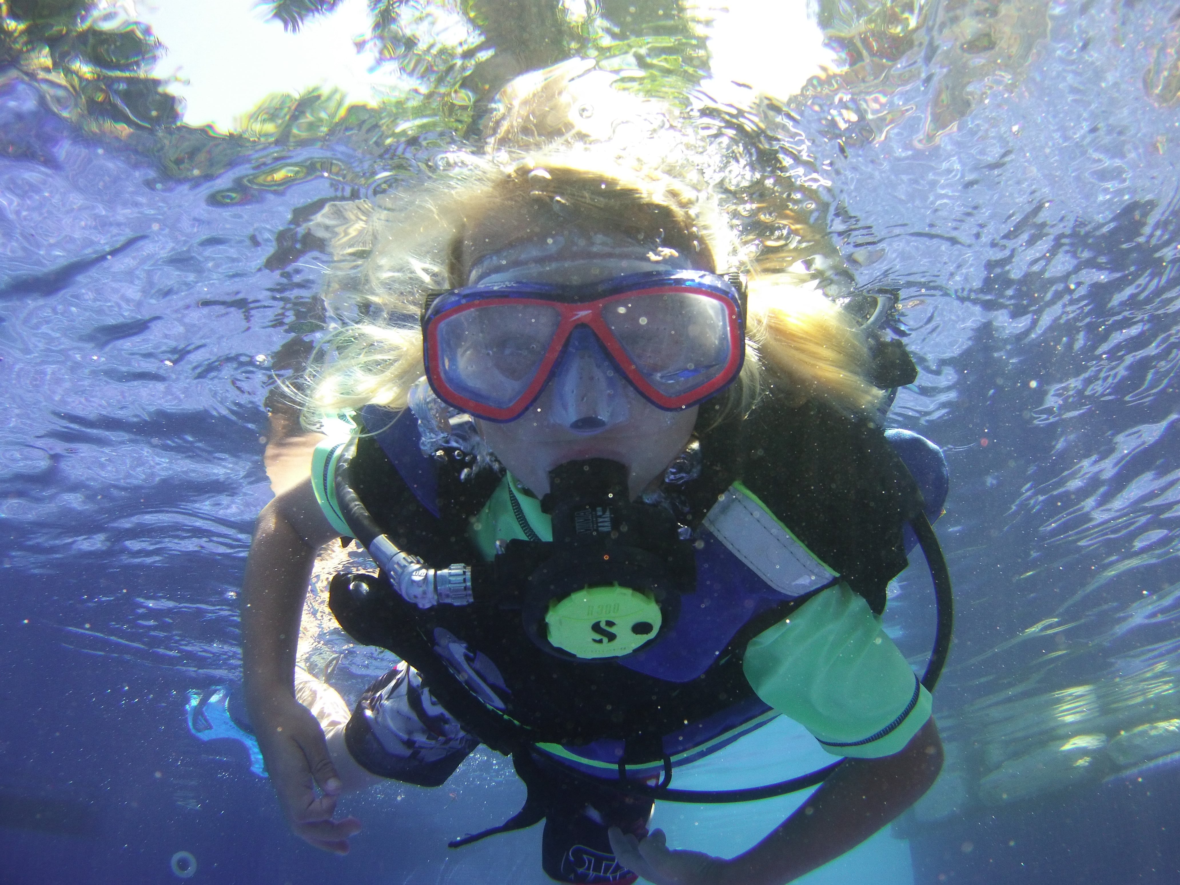 5 year old kid learning to dive