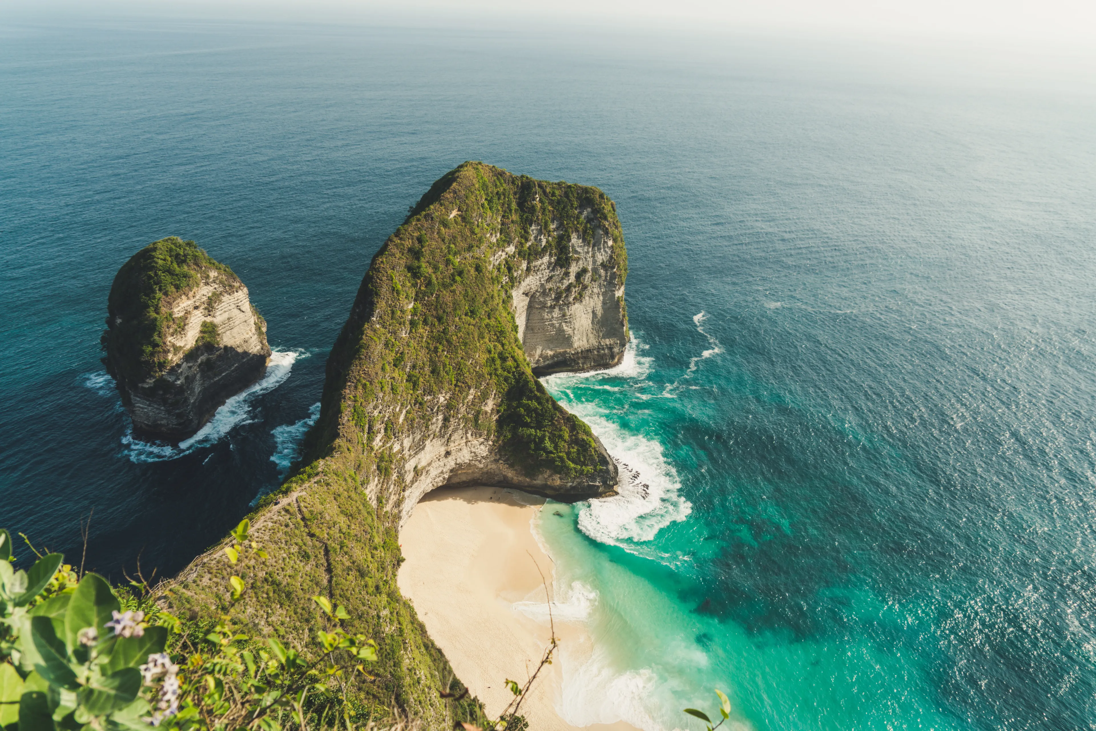 kelingking beach in nusa penida