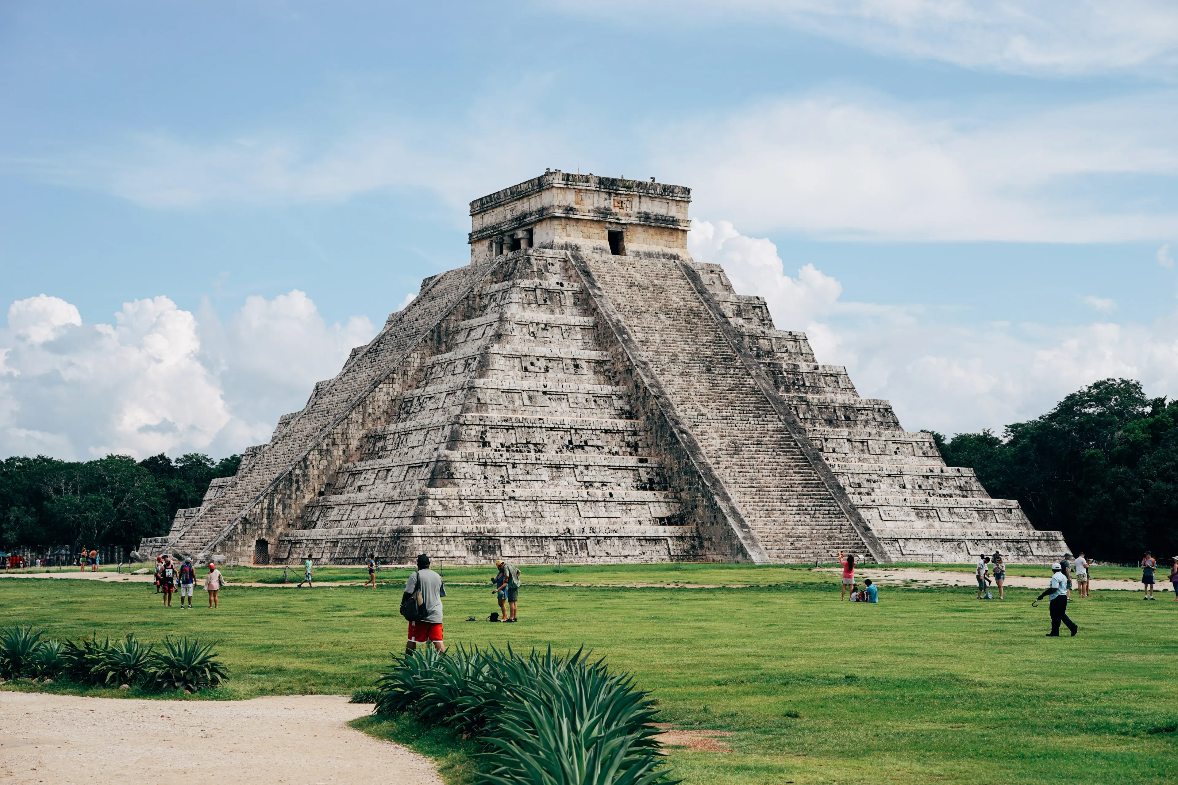 chichen itza ruins in mexico