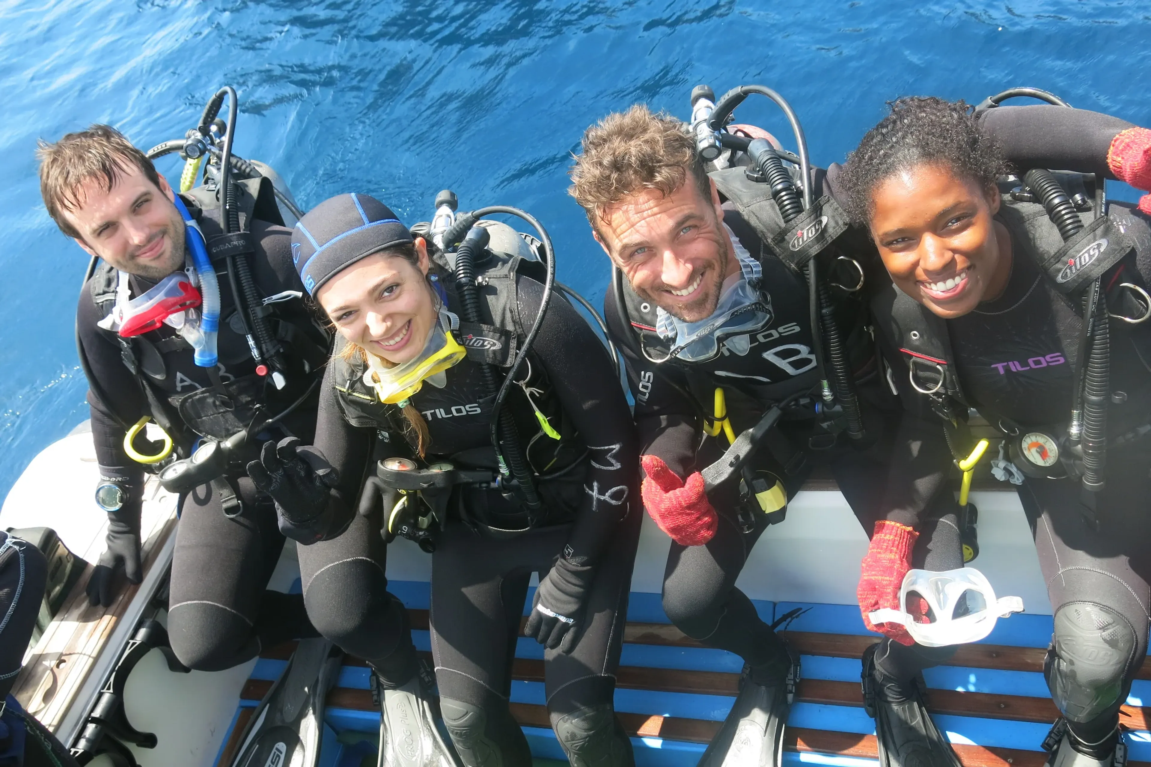 00_academy-bay-diving_galapagos_img_0979.webp