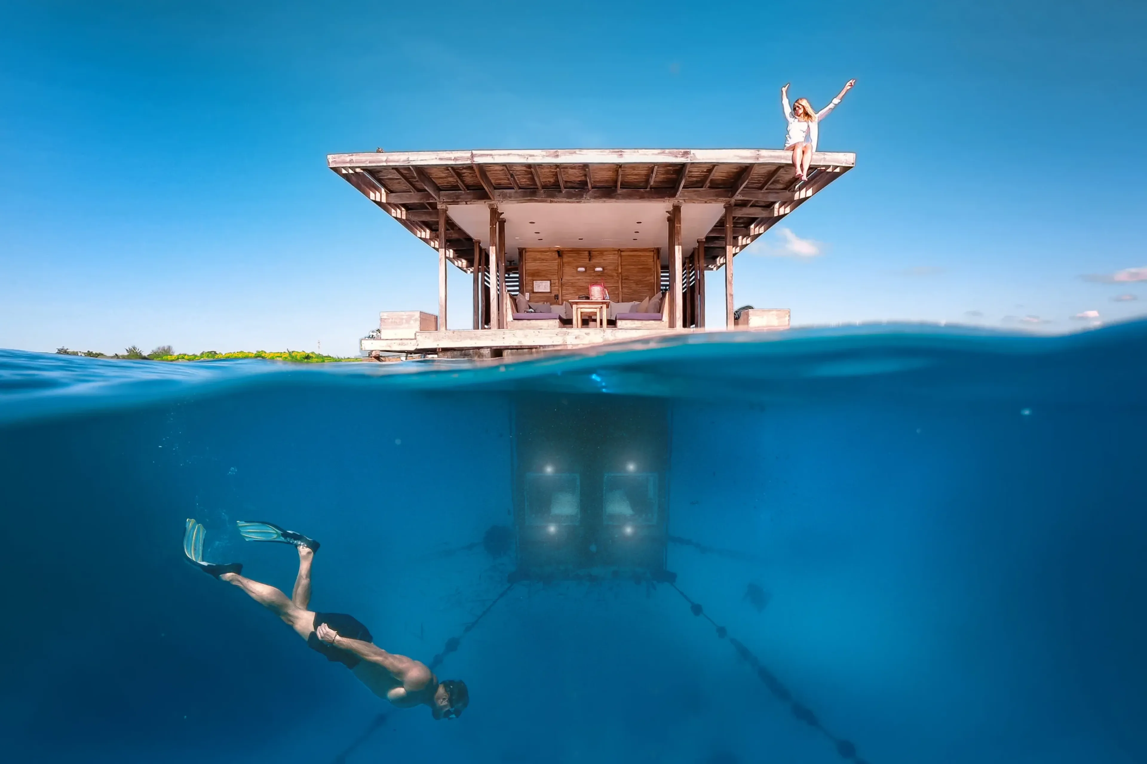 01_manta-resort_tanzania_underwater-room.webp