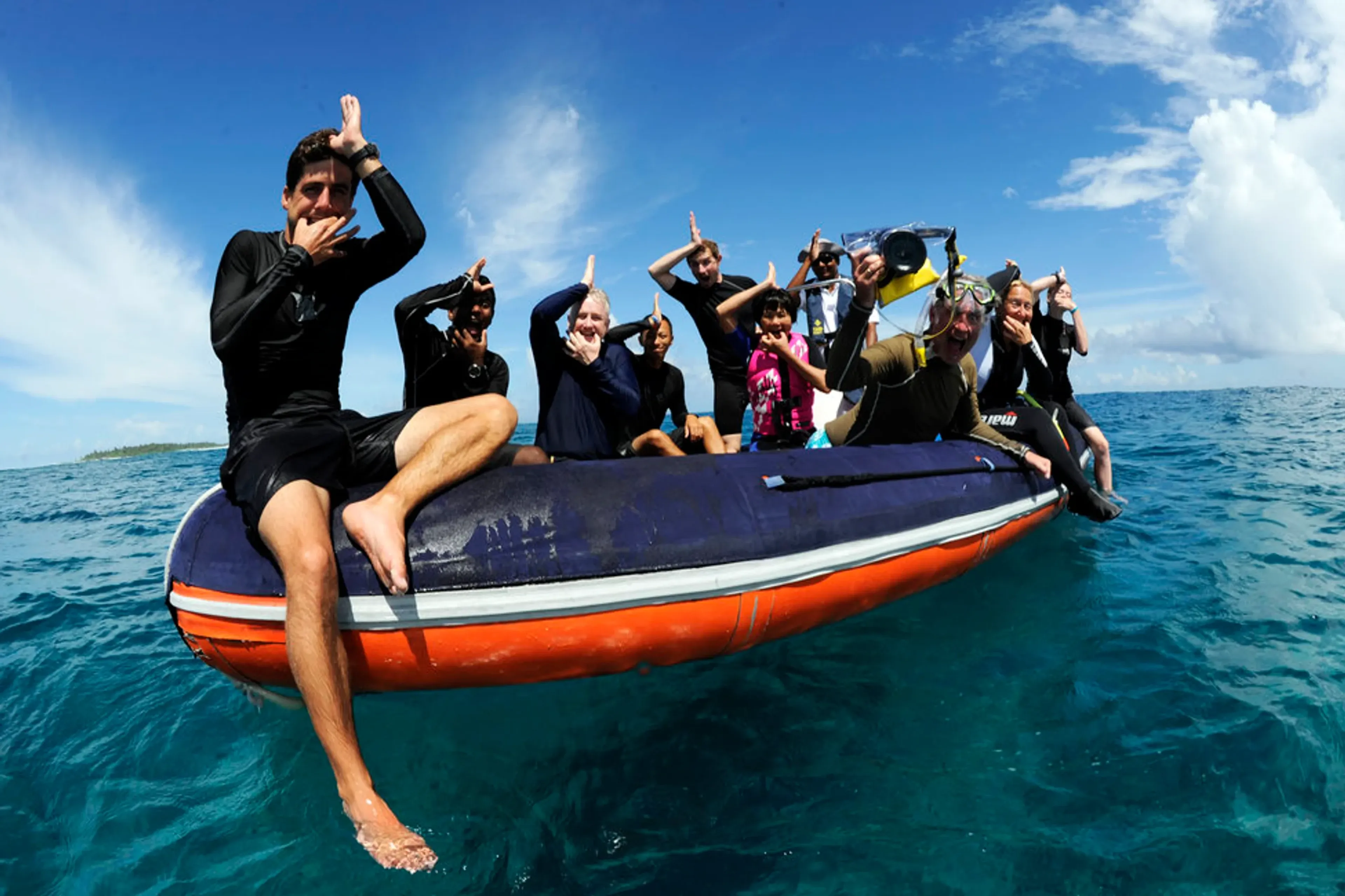 01_manta-trust_maldives_expedition_guy_stevens.webp