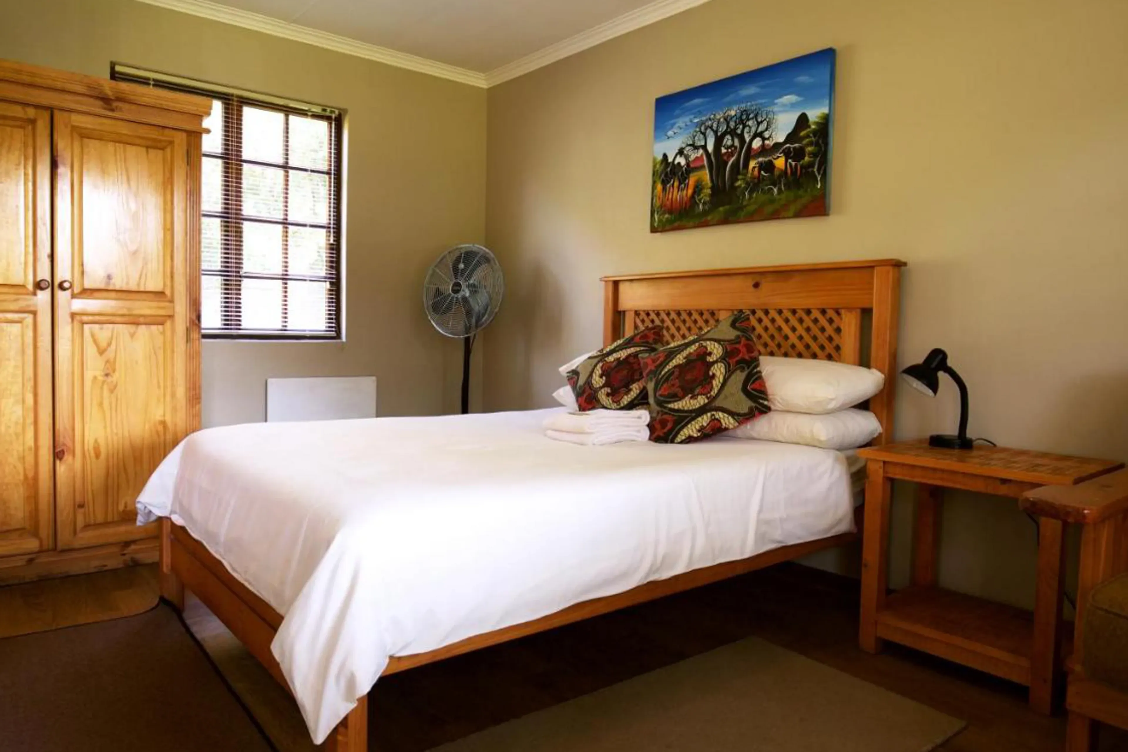 20_offshore_south-africa_river-lodge-bedroom.webp