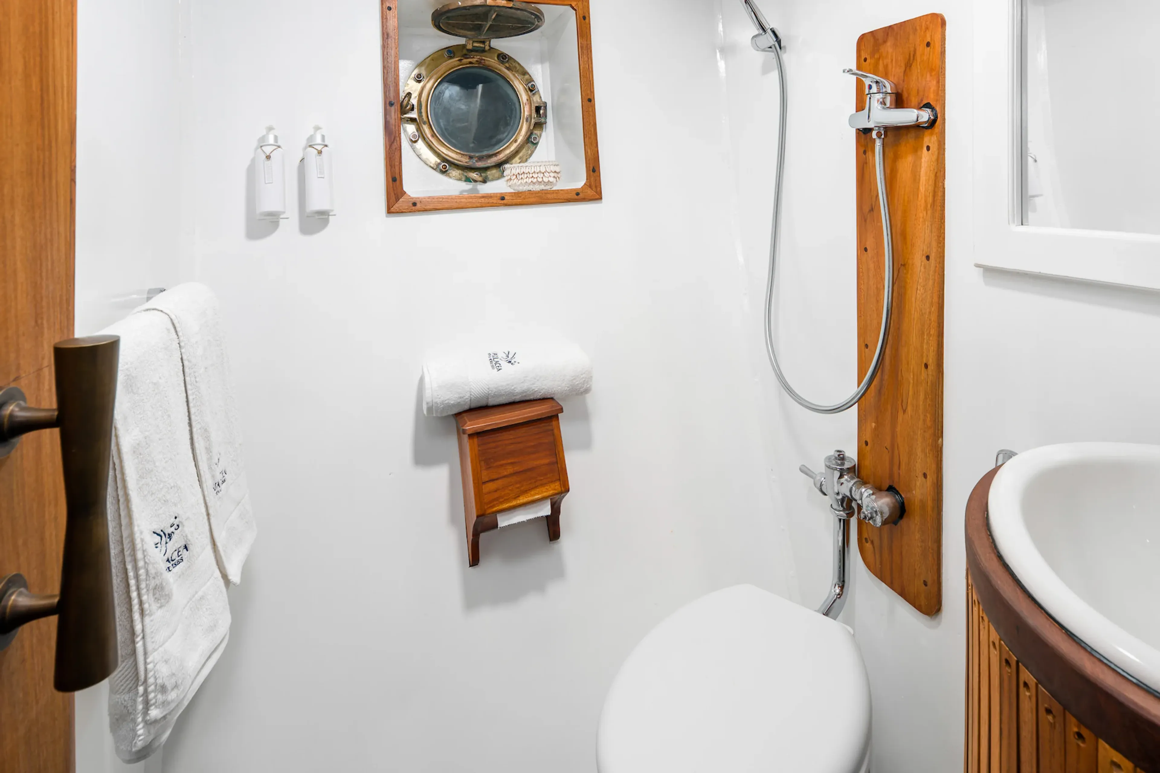 20_wallacea-seahorse_raja-ampat_bathroom.webp