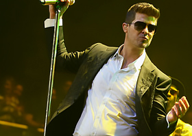 Thicke with a mic