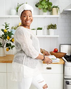 Lifestyle_Woman-Kitchen.jpg