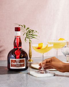 nyc-food-photographer-emily-hawkes-grand-75-cocktail-with-grand-marnier-bottle.jpeg