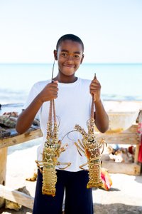 boy-holding-spiny-lobsters-angela-decenzo_20170331_MG_8627.jpg