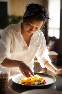 woman-making-salad-angela-decenzo_20141021_MG_8002.jpg