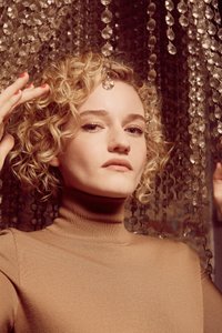 Julia Garner16552_2_flat - Copy.jpg