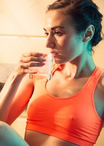 24-Fitness-Photographer-EllaSophie-hydrate.jpg