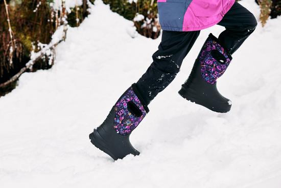 gritchelle-photography-snow-lifestyle-footwear 2.jpg