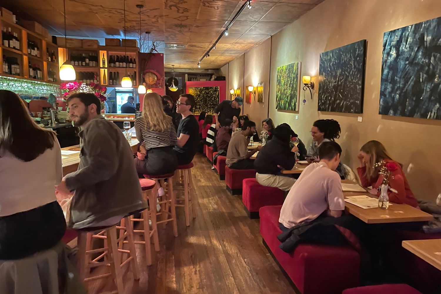 Photo of the interior of Etcetera Wine Bar