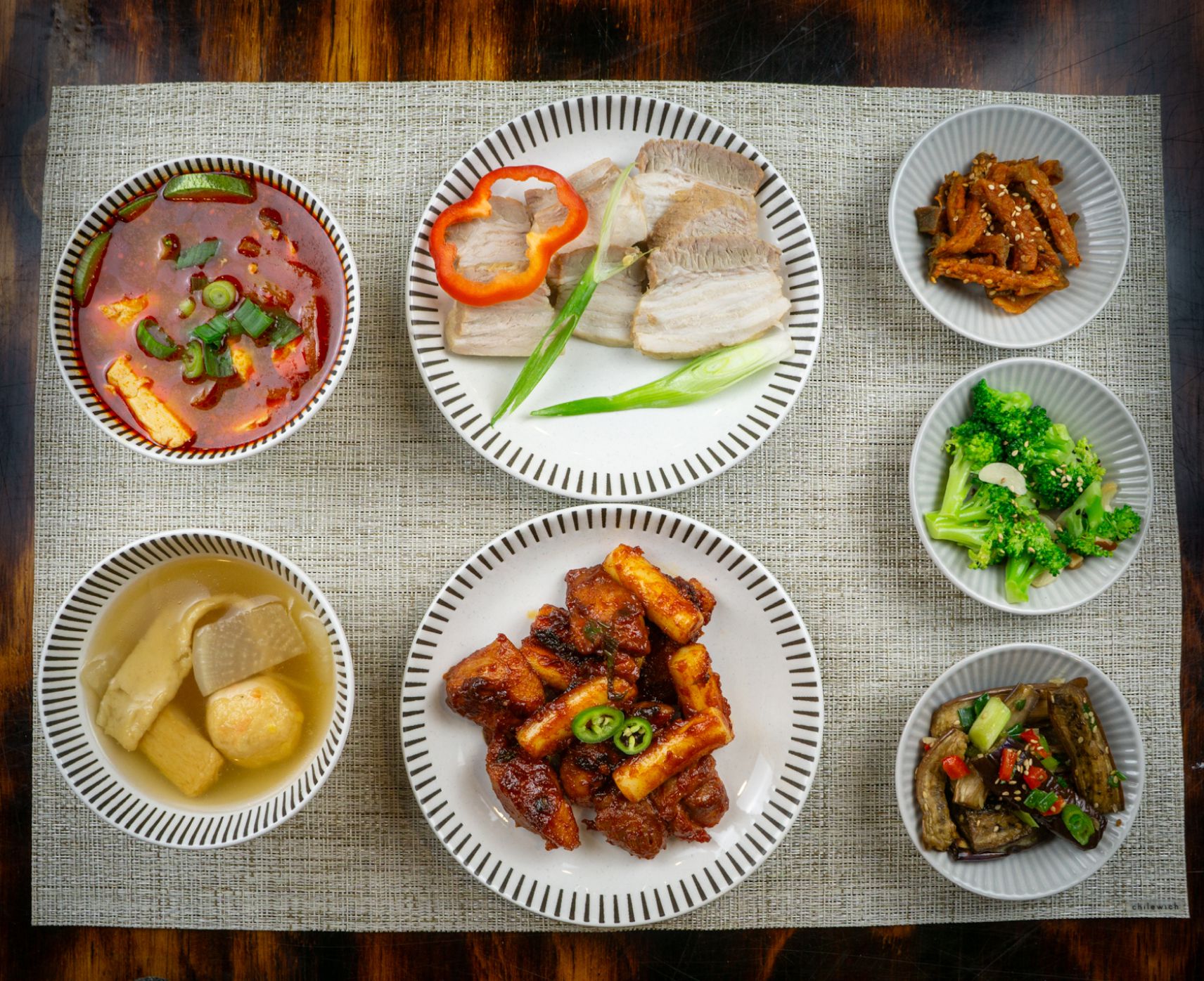 Picture of banchan set prepared by Silgaban