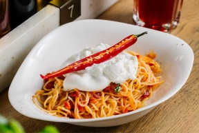 pasta all'arrabbiata e büffelmozzarella d.o.p