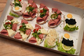 belegte brötchen garnierte box (20 stück)