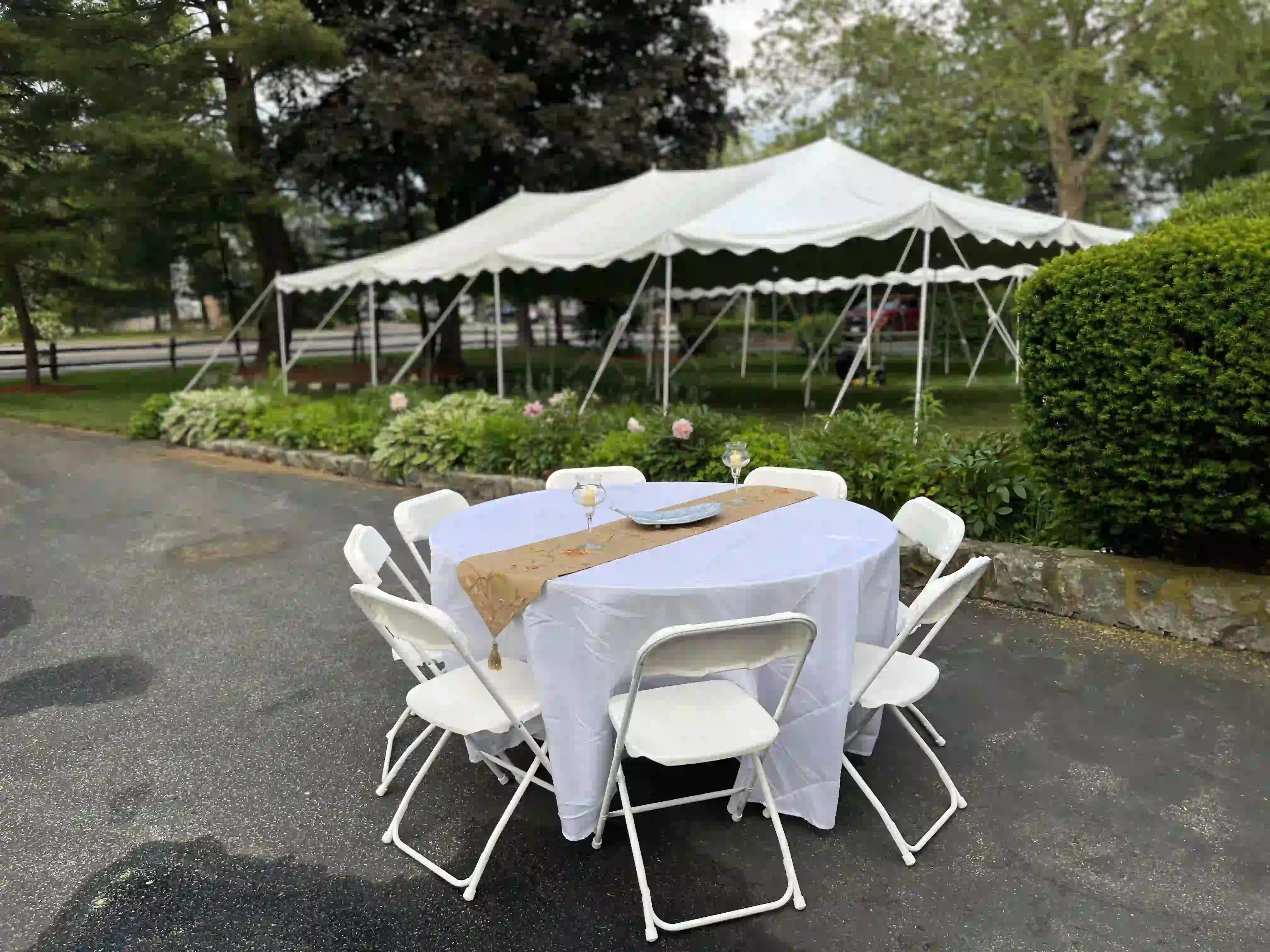 Elegant white foldable chairs arranged for an event, providing stylish and comfortable seating for guests