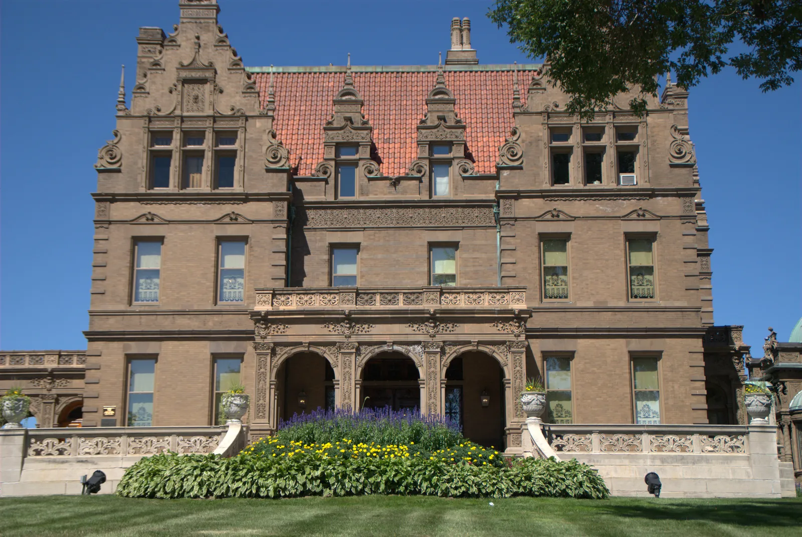 Captain Frederick Pabst Mansion gallery image 1