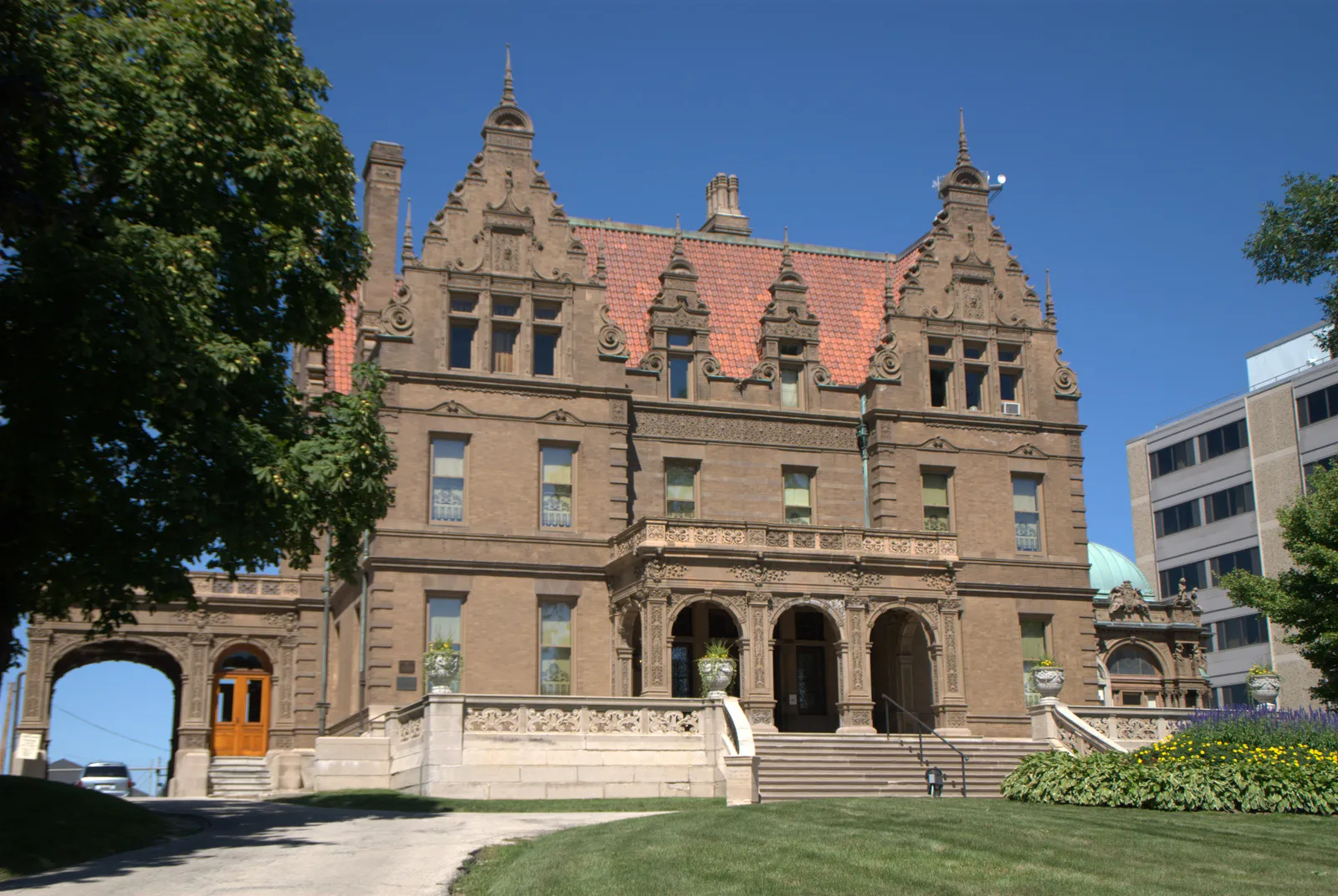 Captain Frederick Pabst Mansion gallery image 2