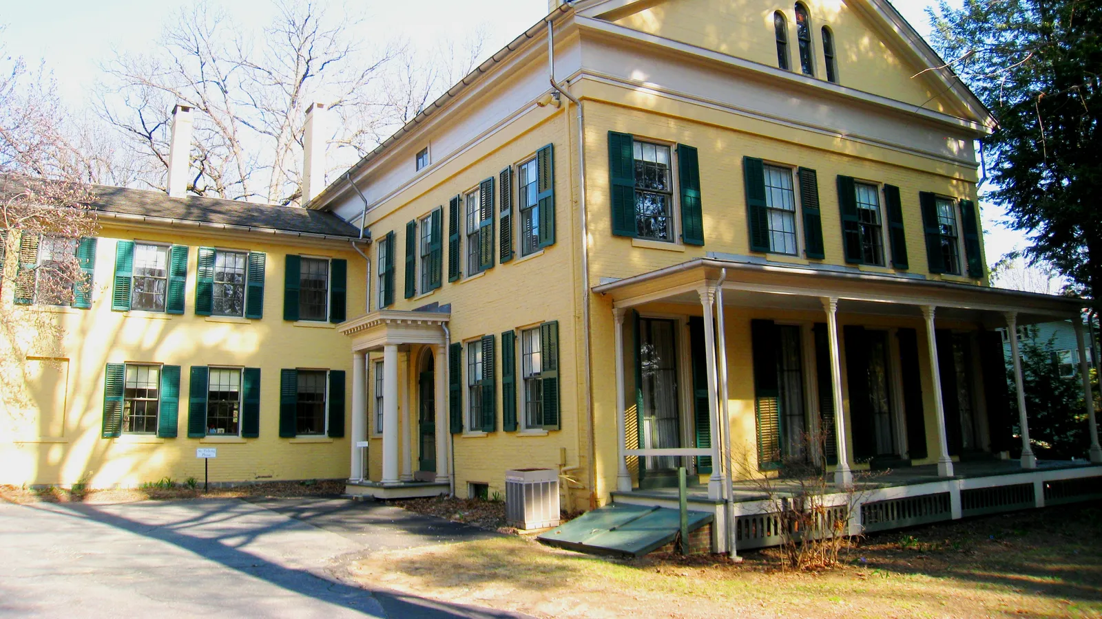 Emily Dickinson Museum — hero image