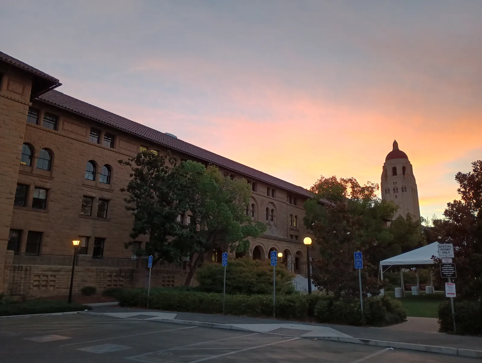 Hoover Tower — photo 1