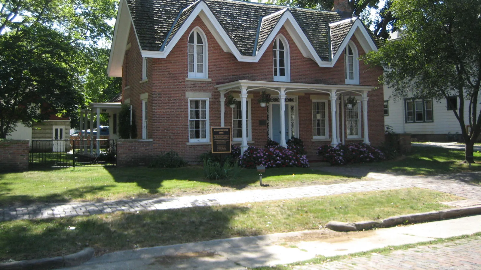 Jones House — hero image