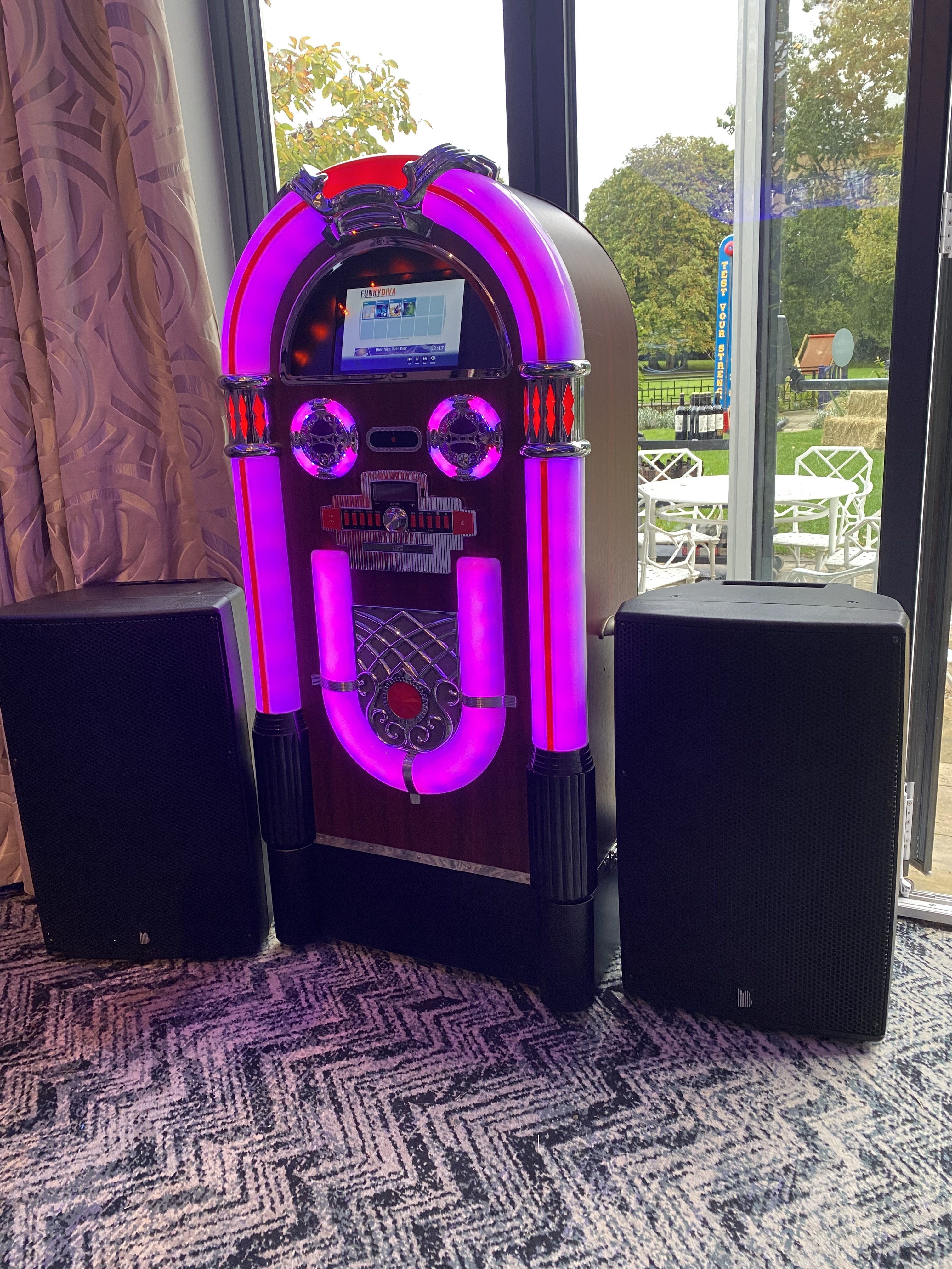 retro-style-speakers-hotel.jpg