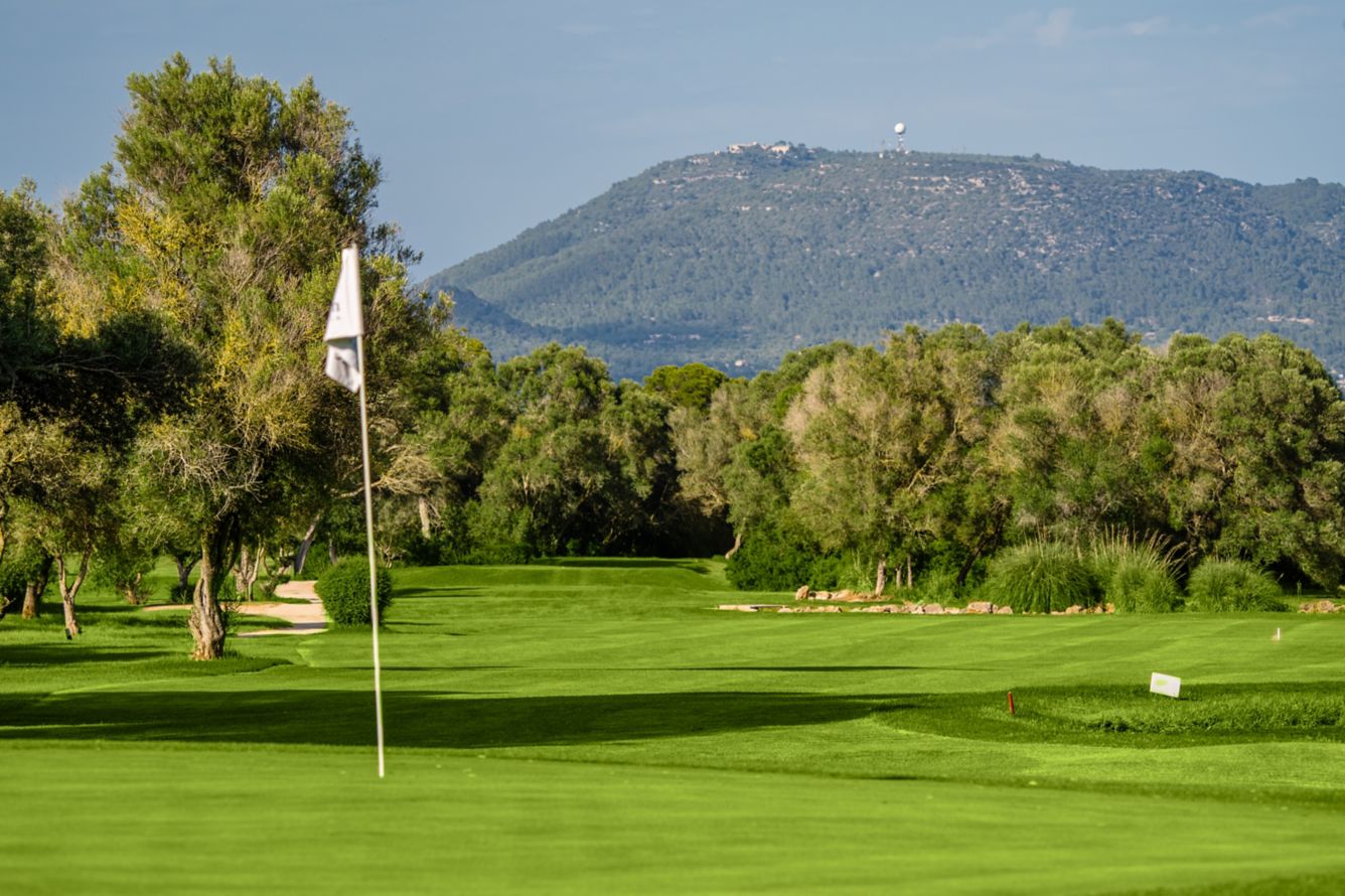 From March 1 to 31, 2027: 7 nights + 5 Green Fees