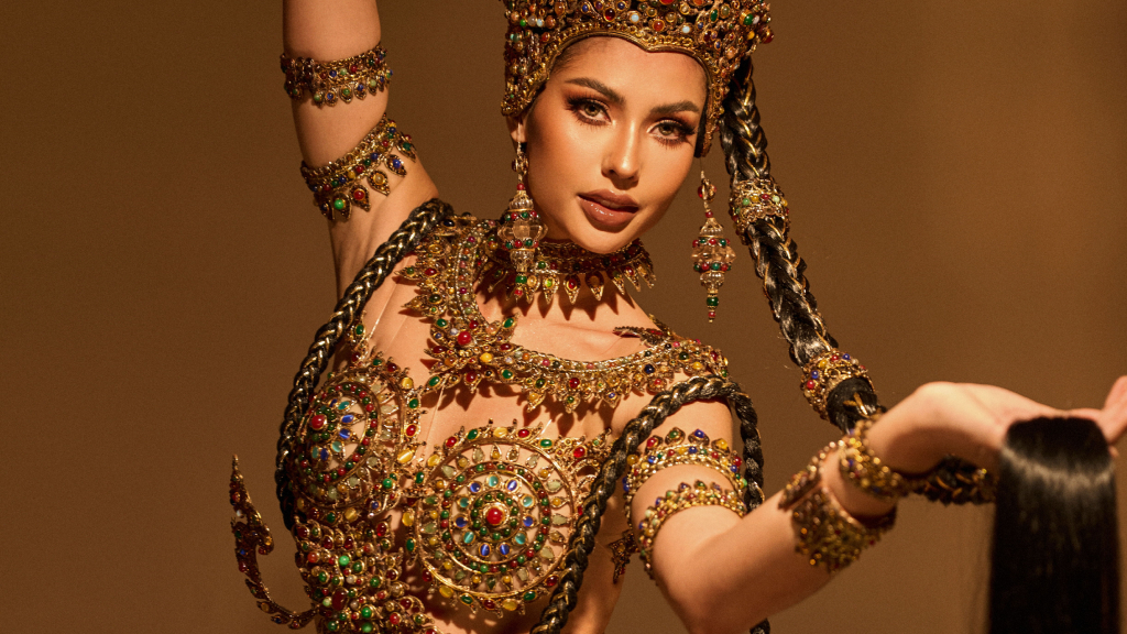 งดงาม อ่อนช้อย มีพลัง! ‘เทพธิดาอาณาจักรอยุธยา’ ชุดประจำชาติไทยที่โดดเด่นบนเวที Miss Universe 2023