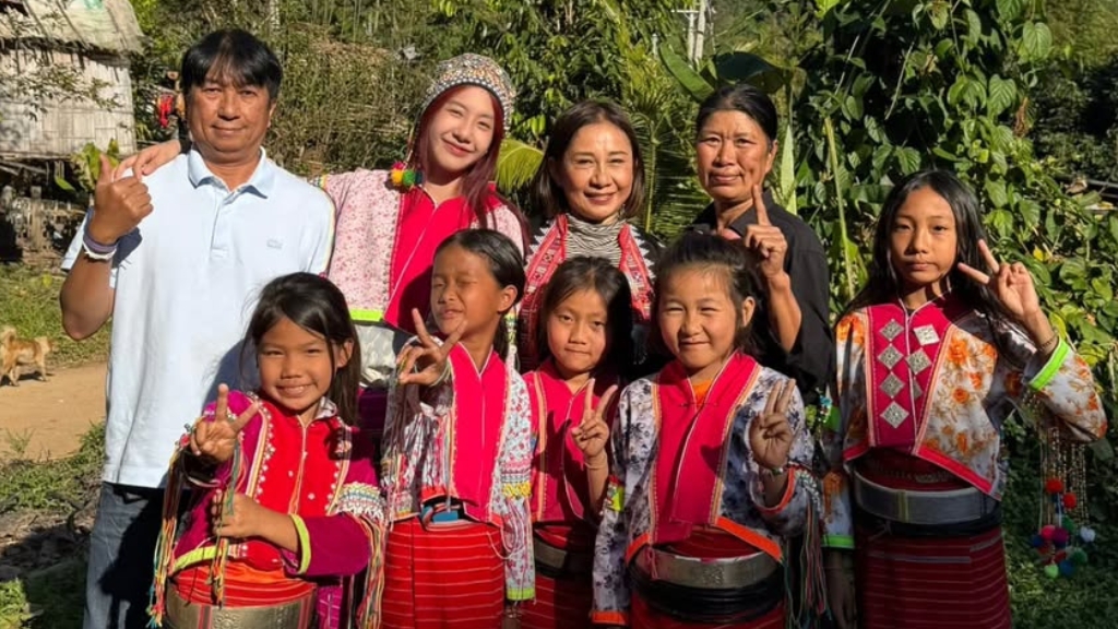 โจริญ 4EVE ใช้วันหยุดยาวทำกิจกรรมจิตอาสา บริจาคสิ่งของ–ติดตั้งระบบไฟฟ้าให้ศูนย์การศึกษาบนดอย