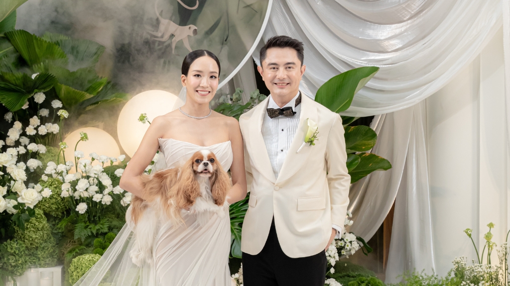 ย้อนชมโมเมนต์อบอุ่นในวันวิวาห์ วิน SQWEEZ ANIMAL และ พิมพ์ พิมพ์พัณ ค่ำคืนที่อบอวลไปด้วยความรักและเสียงเพลงที่แต่งขึ้นเพื่อเธอ