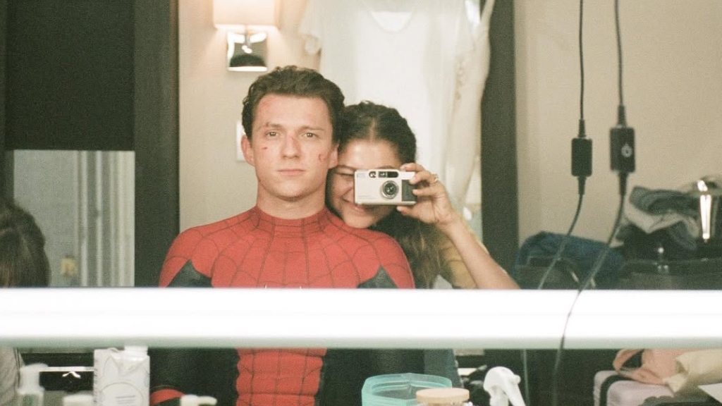 Tom Holland และ Zendaya อาจหมั้นกันแล้วจริง ๆ หลังคนจับตาแหวนเพชรที่นิ้วนางข้างซ้าย