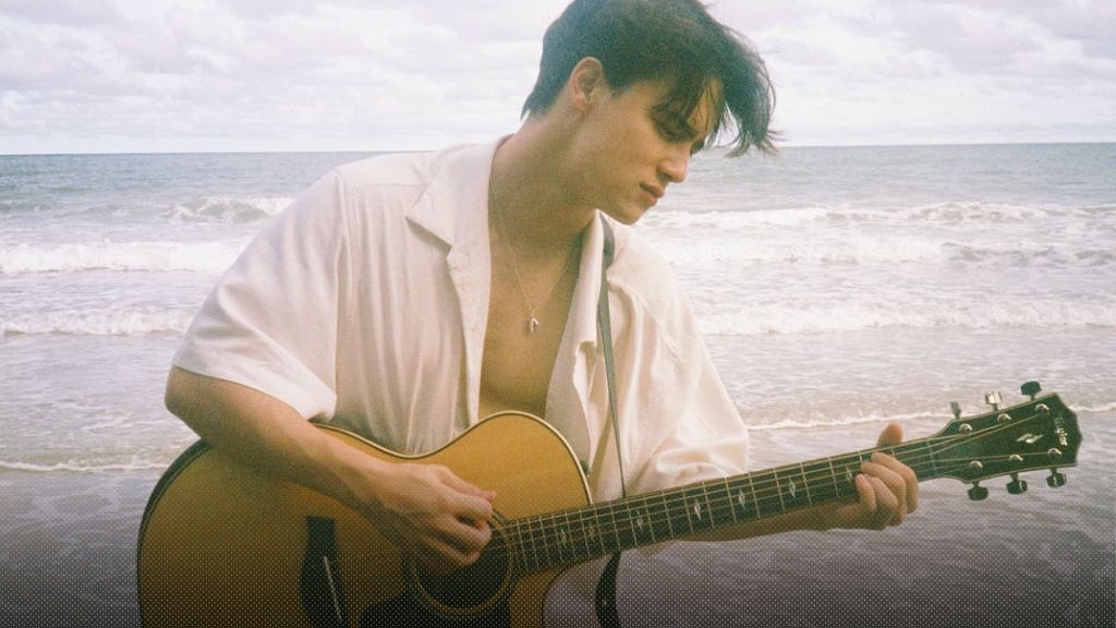 ไอซ์ พาริส เขียนข้อความสื่อถึงความเจ็บปวด จนเพื่อนและแฟนคลับต้องเข้าไปส่งกำลังใจ