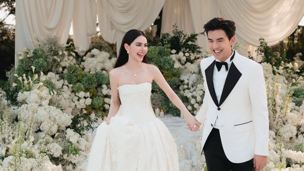 ใหม่ ดาวิกา และ เต๋อ ฉันทวิชช์ เข้าพิธีวิวาห์อย่างอบอุ่นและเรียบง่าย ก้าวสู่อีกหนึ่งบทบาทของชีวิตคู่