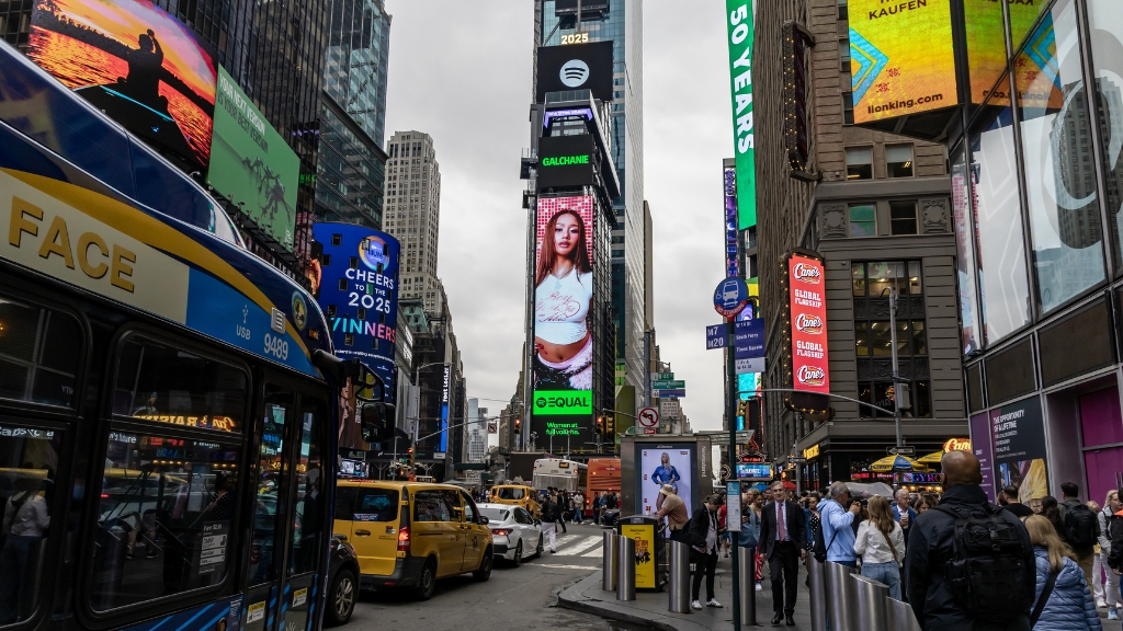 GALCHANIE เป็นตัวแทนศิลปินไทยร่วมแคมเปญ EQUAL ตัวแทนเสียงจากผู้หญิงเพื่อสร้างความเท่าเทียม