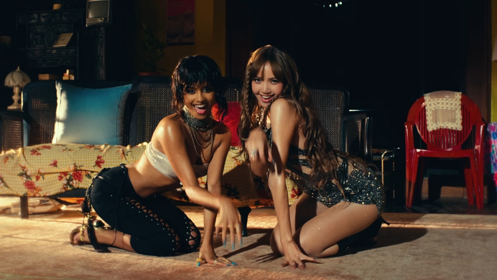 LISA ปล่อยมิวสิกวิดีโอเพลง WHEN I'M WITH YOU ที่ได้ TYLA มาคอลลาบอเรชันปลุกพลังรักอันร้อนแรง