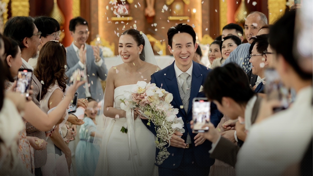 เบนซ์ ปุณยาพร ควงแฟนหนุ่ม แก๊ป วิทนาถ เข้าพิธีวิวาห์แบบผสมผสานตามประเพณีไทยและหลักคริสคาทอลิก