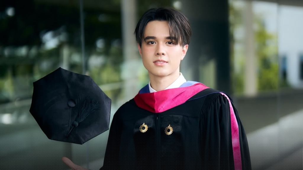 ไมกี้ ปณิธาน เฉลิมฉลองรับปริญญานิเทศศาสตร์กับครอบครัว เพื่อน และแฟนคลับ