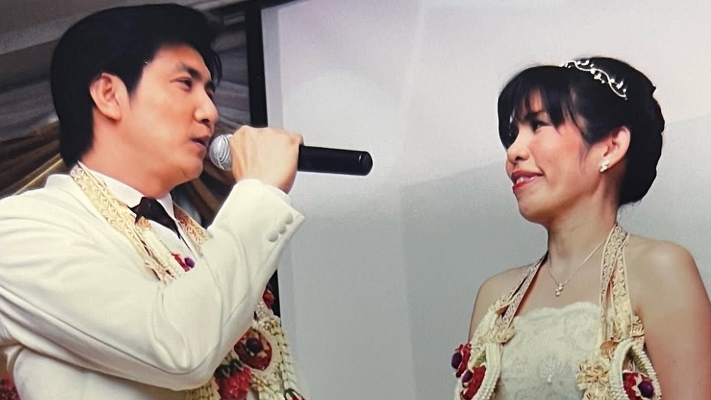 ดีเจพี่อ้อย นภาพร ฉลองวันครบรอบแต่งงาน 17 ปี รักที่มั่นคงและอยู่ข้างกันแม้ในวันที่ต้องอยู่ไกล