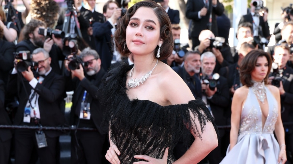 ชมพู่ อารยา หยิบชุดกูตูร์วินเทจจาก Jean Paul Gaultier เสิร์ฟความหรูหราบนพรมแดง Cannes ในวันที่ 2