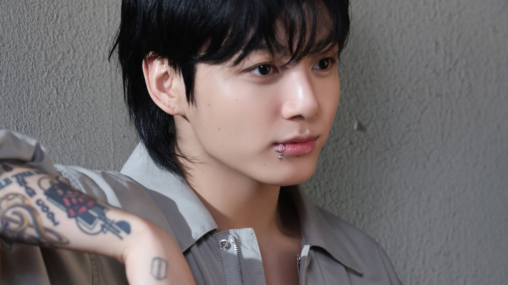 Jung Kook กลายเป็นศิลปินเดี่ยวจากเอเชียคนแรกที่ทุกเพลงมียอดสตรีมเกิน 100 ล้านครั้งบน Spotify