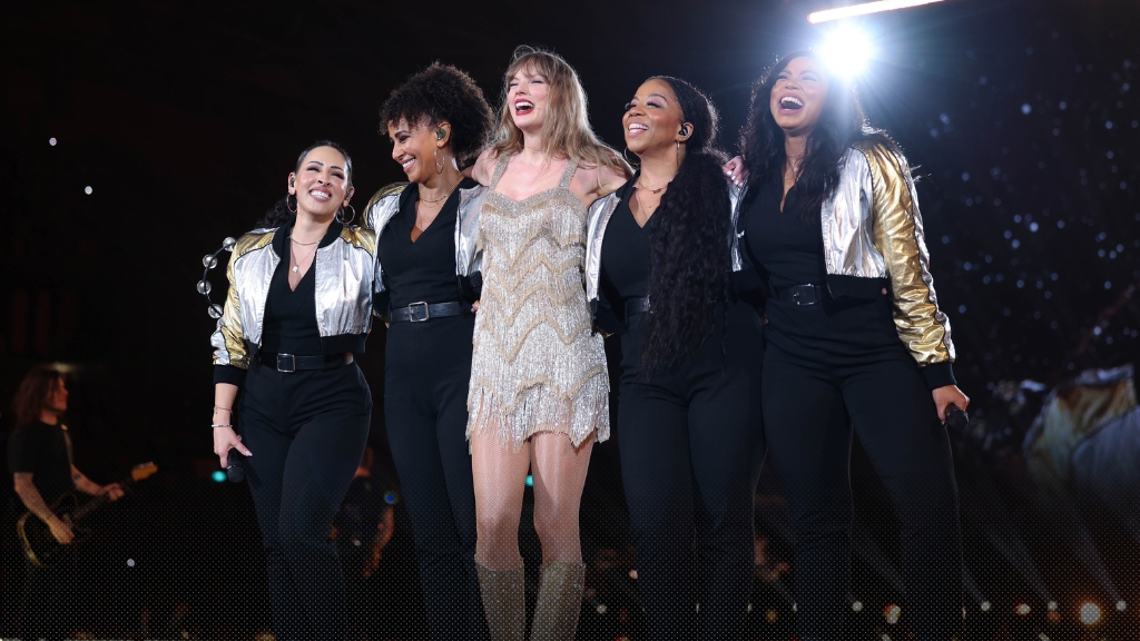 สวัสดีค่ะบอส! Taylor Swift มอบเงินโบนัสเป็นของขวัญให้ทีม The Eras Tour ทุกคน รวมเป็นเงินกว่า 6,000 ล้านบาท