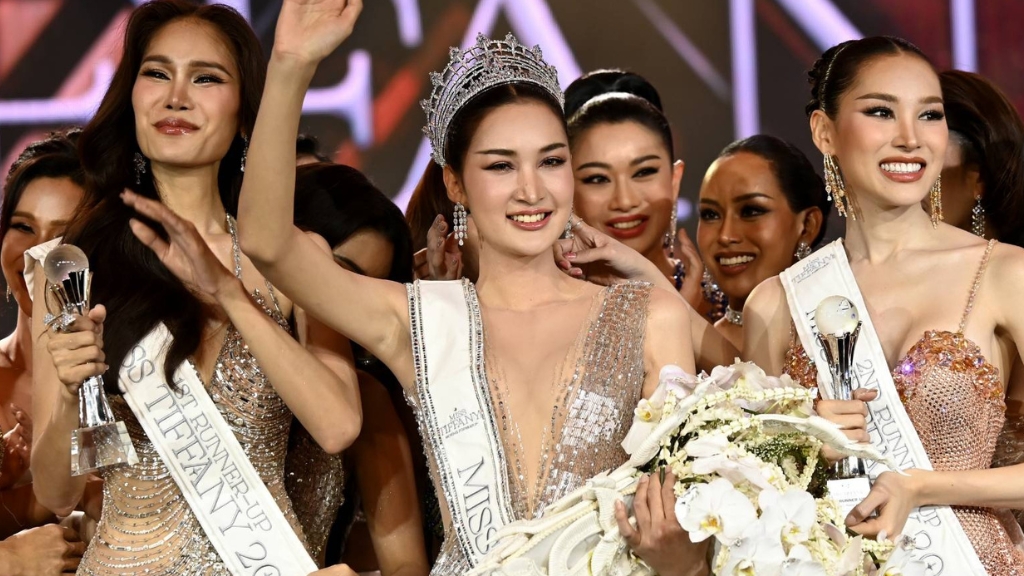 แอนดอย ปรียากร ครูสอนศิลปะจากชลบุรี คว้ามง Miss Tiffany’s Universe 2025