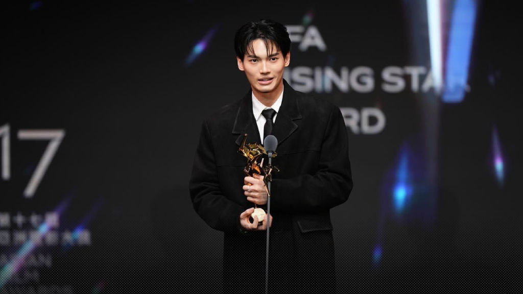 วิน เมธวิน รับรางวัล Rising Star Awards บนเวที Asian Film Awards Academy ซึ่งจัดขึ้นที่ฮ่องกง