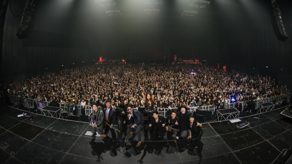 บรรยากาศ ‘ที่นี่บาร์ ZEAL’ คอนเสิร์ตใหญ่วง ZEAL ที่สนุกสุดเหวี่ยงและไร้เกณฑ์กว่าการร้อง ‘สองรัก’ ในงานแต่ง!