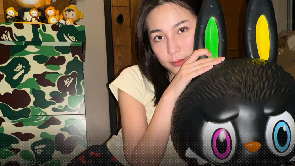 จันจิ จันจิรา ถ่ายรูปกับตุ๊กตาอาร์ตทอยที่บ้านของ มาริโอ้ โดนชาวเน็ตด่าแรงไปหาผู้ชายถึงบ้าน