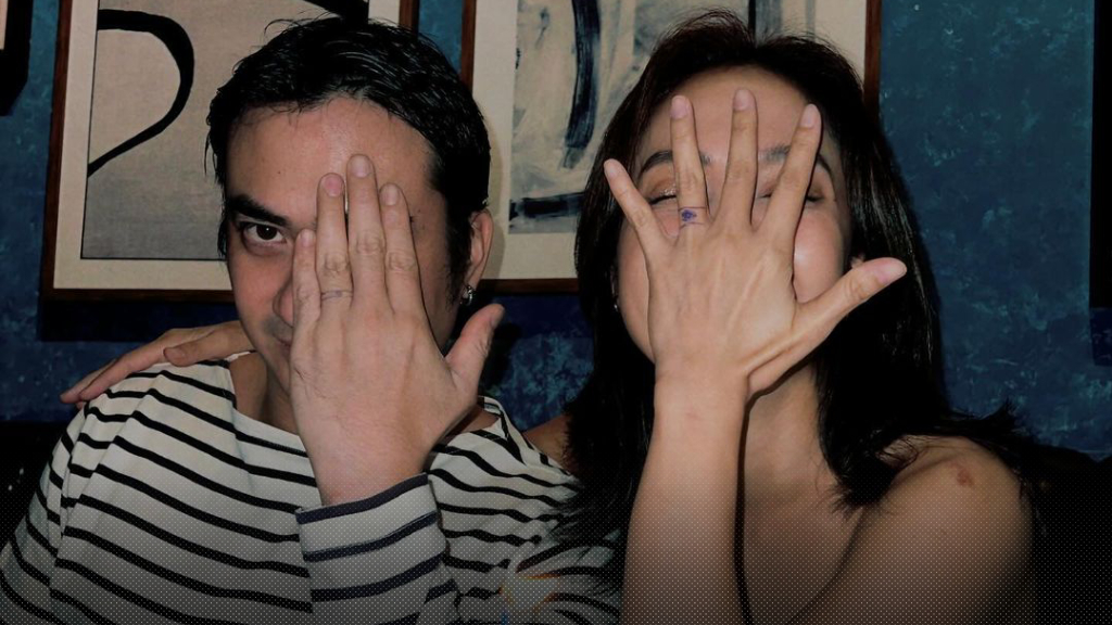 ปูไข่ พงศ์สิรี และ เจี๊ยบ ชมพูนุช ฉลองรัก 11 ปี วาดแหวนแทนใจขอแต่งงานในวันครบรอบ