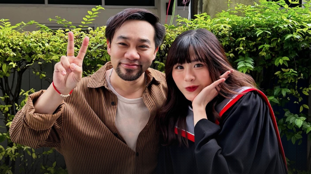 ติ๊ก Playground ร่วมยินดีกับ เบล วริศรา เรียนจบคว้าปริญญาจาก วิทยาลัยนวัตกรรมสื่อสารสังคม มศว